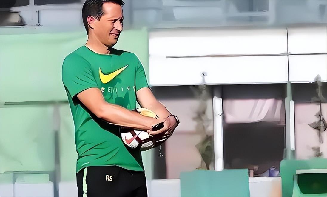 开云中国-斯卢茨基亮相申花新赛季出征仪式，已发声做出重要决定，赢得点赞