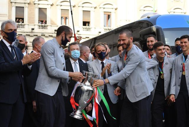 开云中国-总统接见意大利队，曼奇尼回应英格兰扎心一幕